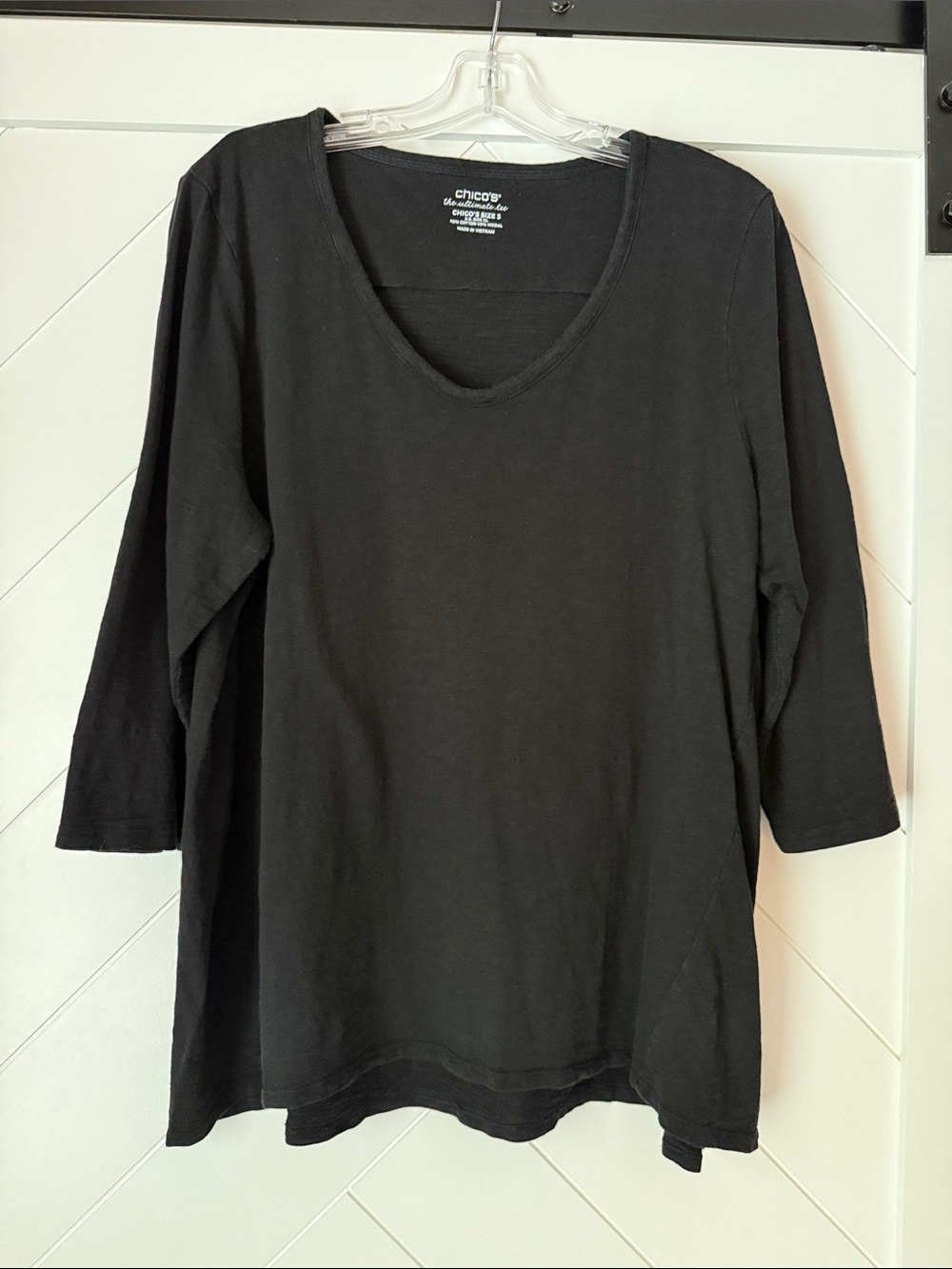 Chico's Black V-Neck Long Sleeve Tee